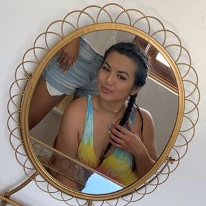 Meet your Posher, Adrianne